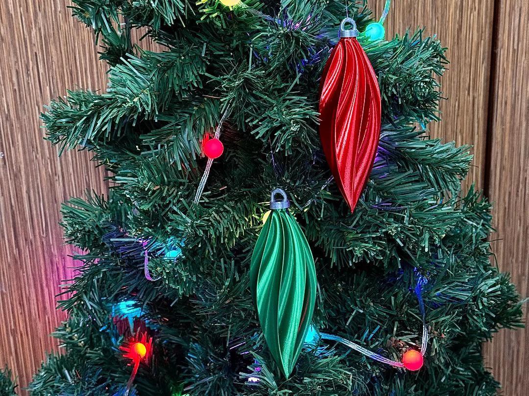 Two 2D-printed ornaments on a Christmas tree